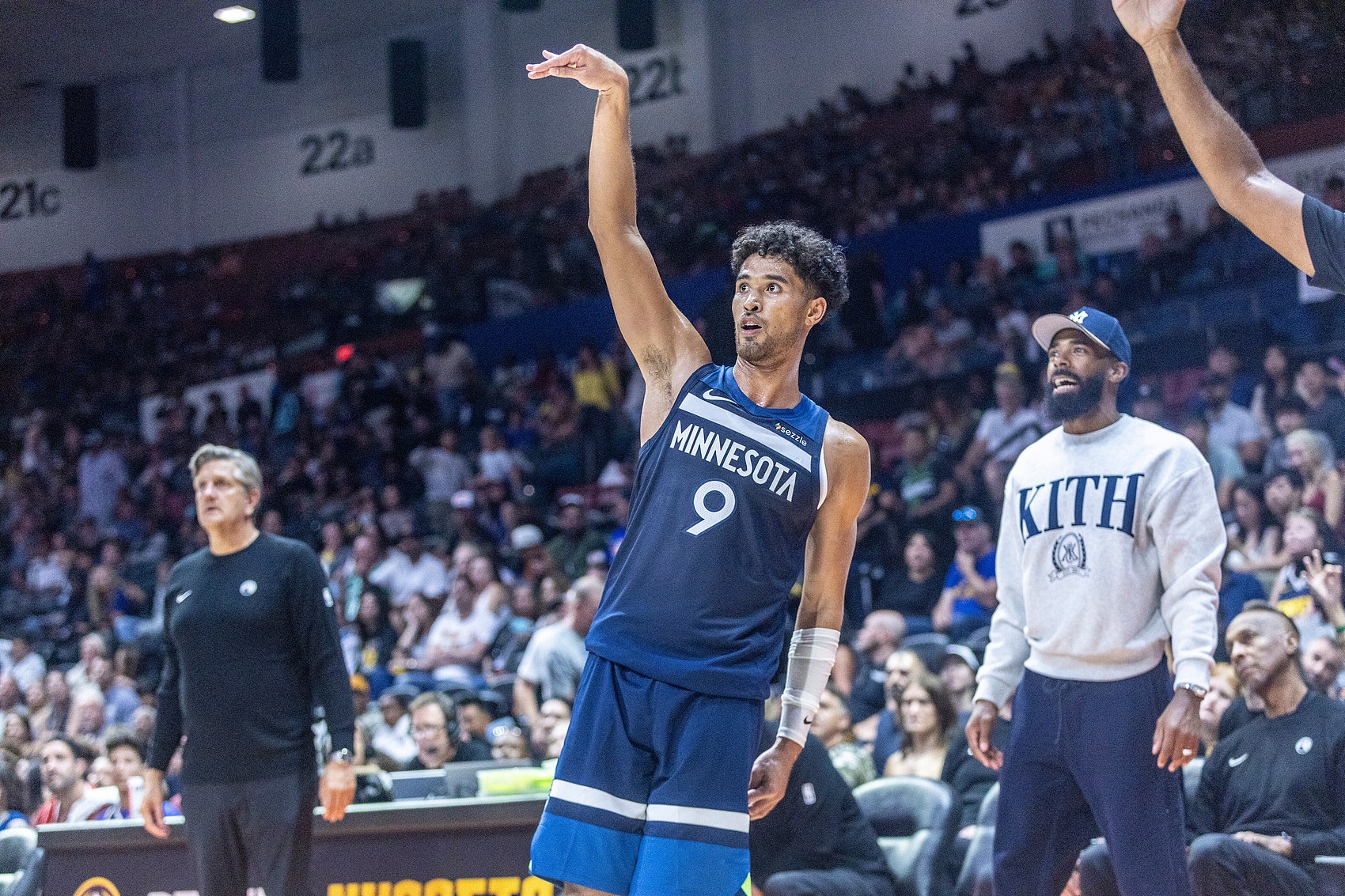 ggbet官网-错失李凯尔！勇士受困土豪线难签大牌 美媒建议捡漏侧翼球员朱赞